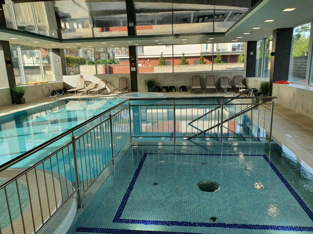 Apartament Szafir W Budynku Basenowym Morska Klifowa Rewal Exteriör bild