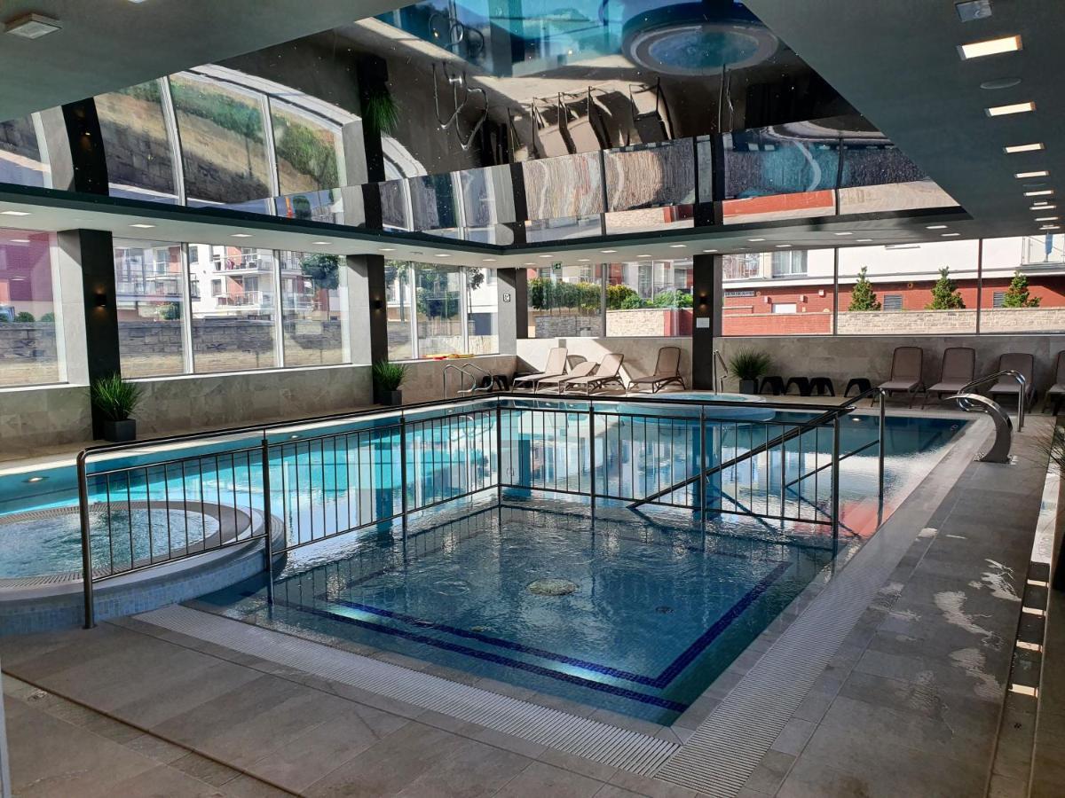 Apartament Szafir W Budynku Basenowym Morska Klifowa Rewal Exteriör bild
