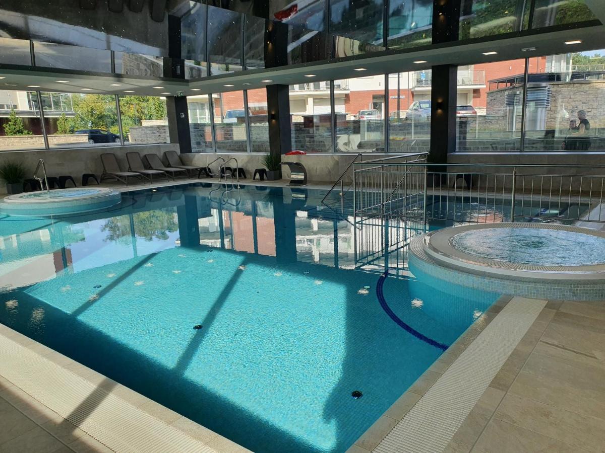 Apartament Szafir W Budynku Basenowym Morska Klifowa Rewal Exteriör bild