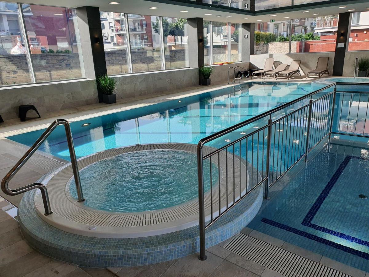 Apartament Szafir W Budynku Basenowym Morska Klifowa Rewal Exteriör bild